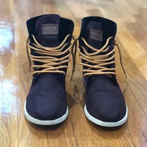 SOLD Toms men’s boots size 7